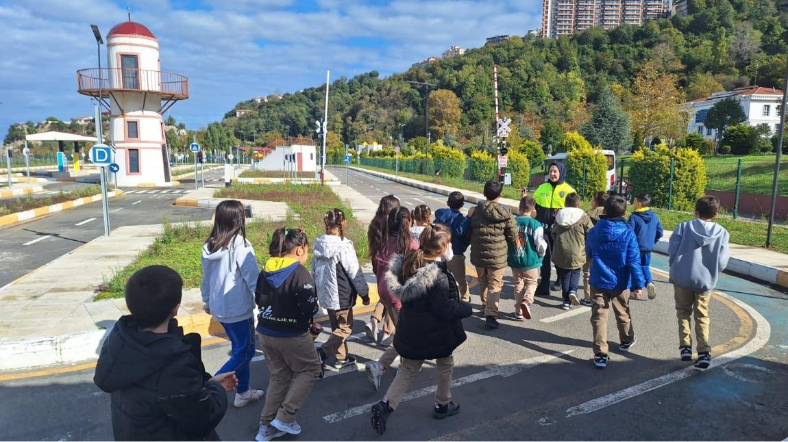 Öğrencilerimize Uygulamalı Trafik Eğitimi Verildi